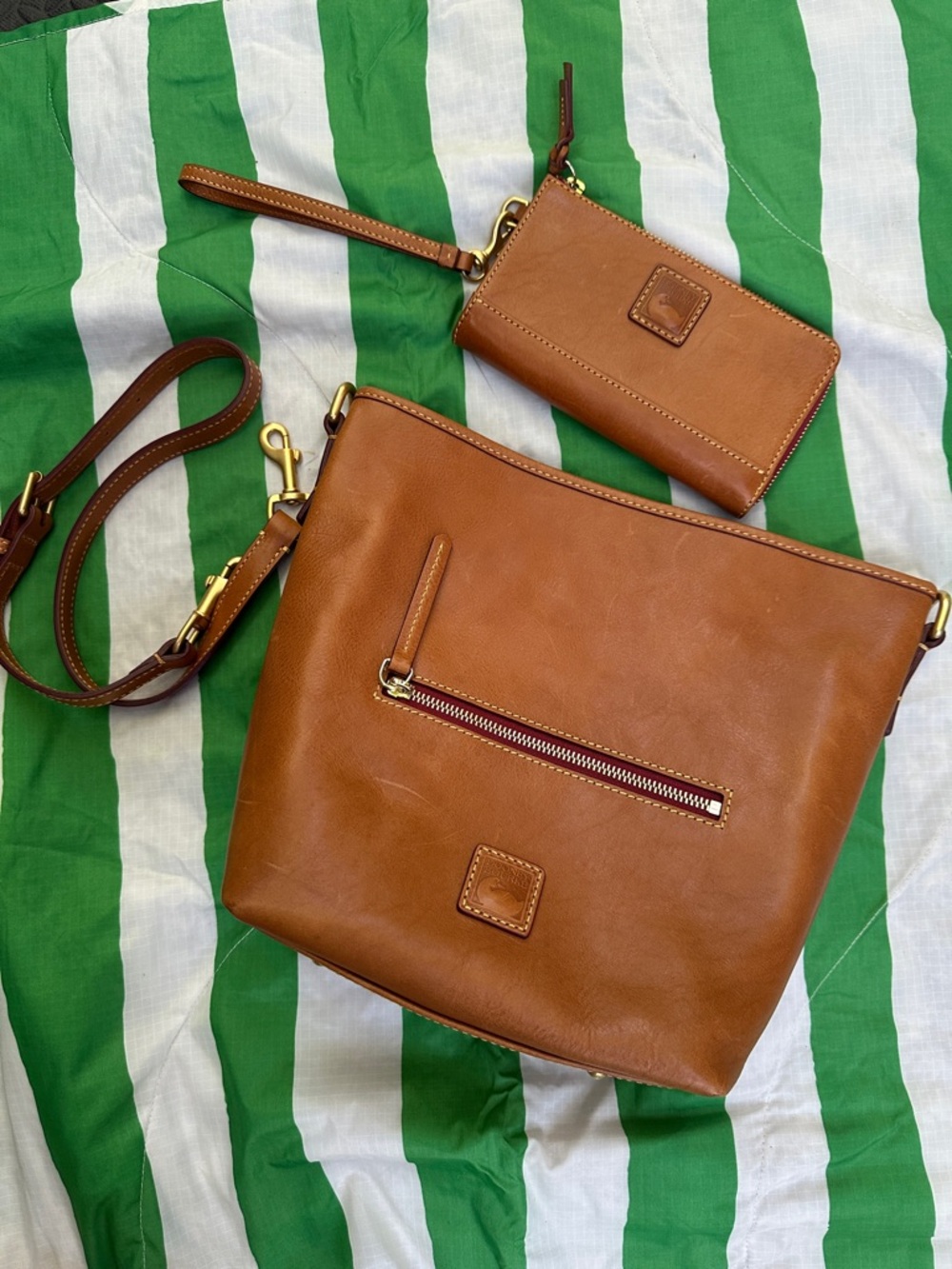 DOONEY & BOURKE Florentine zip wallet and small hobo crossbody bundle EUC